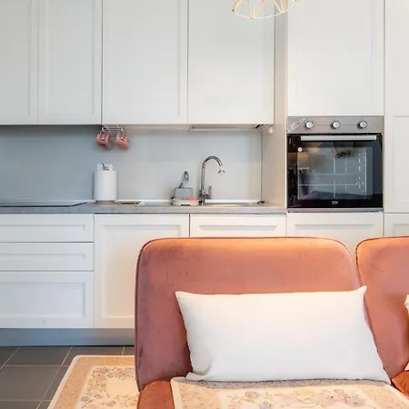 Beach, Pool & Garden * Tale