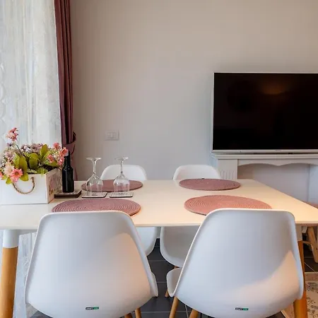 Beach, Pool & Garden