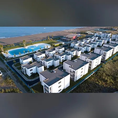 アパート Beach, Pool & Garden *