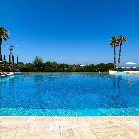 Beach, Pool & Garden *