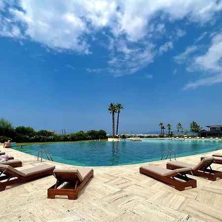 アパート Beach, Pool & Garden *