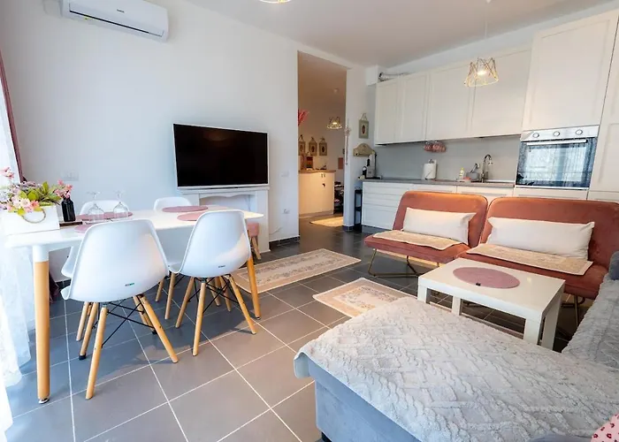 Beach, Pool&garden Appartement Tale